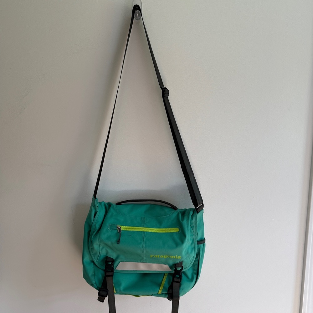 Patagonia Teal Messenger Bag Laptop Compartment